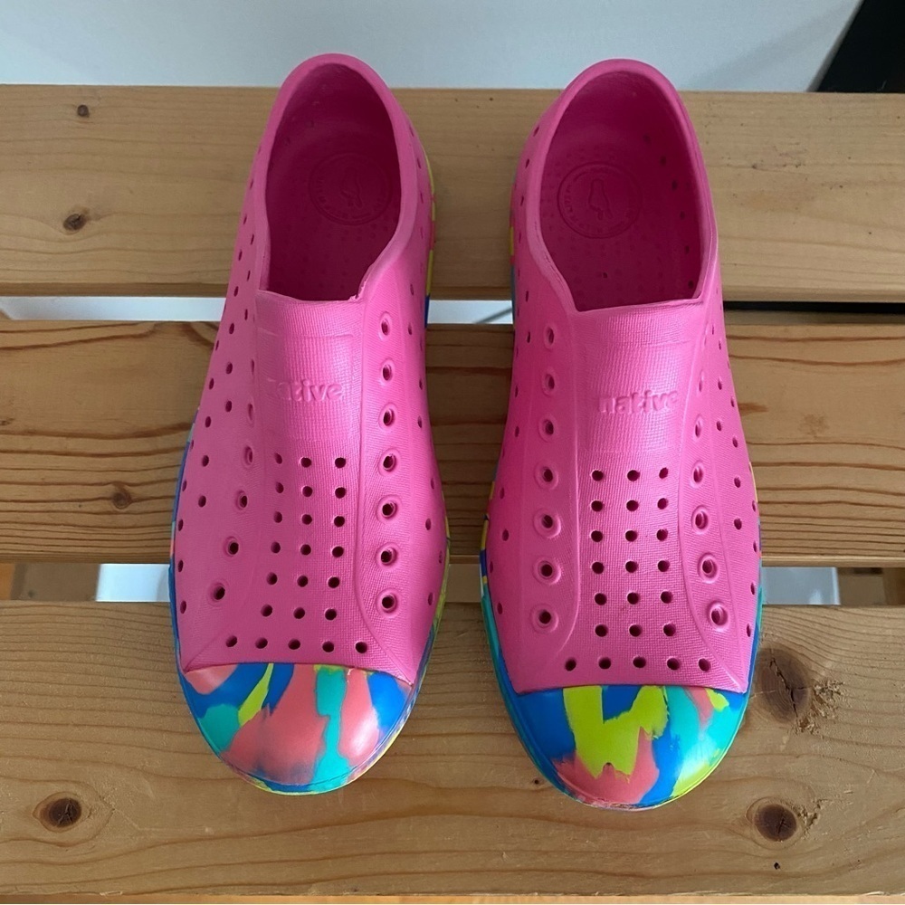 Native Shock Pink Marbled Jefferson Waterproof Shoes 3 - Picture 2 of 13